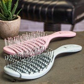 Kumi Blue Detangling Hair Brush - Wheat Straw Derived Anti-Breakage detangling Brush, Flexible Straw Brush for Wet and Dry Hair - Ideal for Home Use - Eco Friendly Hairbrush