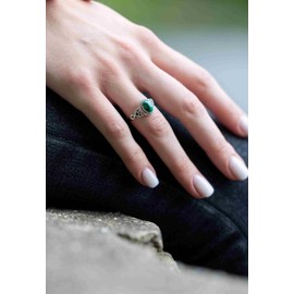 BAGHIMI Oval Ring Made of 925 Sterling Silver, malachite
