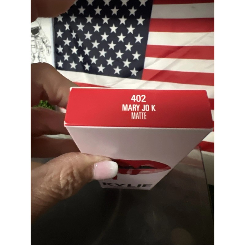 Kylie Cosmetics 2-Pc. Matte Lip Kit mary jo k 402