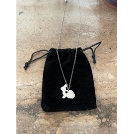 Rabbit necklace, with heart shape, in an organza gift bag