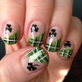 24Pcs St. Patrick's Day Press on Nails Short Square Fake Nails Green French Tip False Nails with Shamrock Designs St. Patrick's Day Glue on Nails Glossy Full Cover Acrylic Nails for Women and Girls