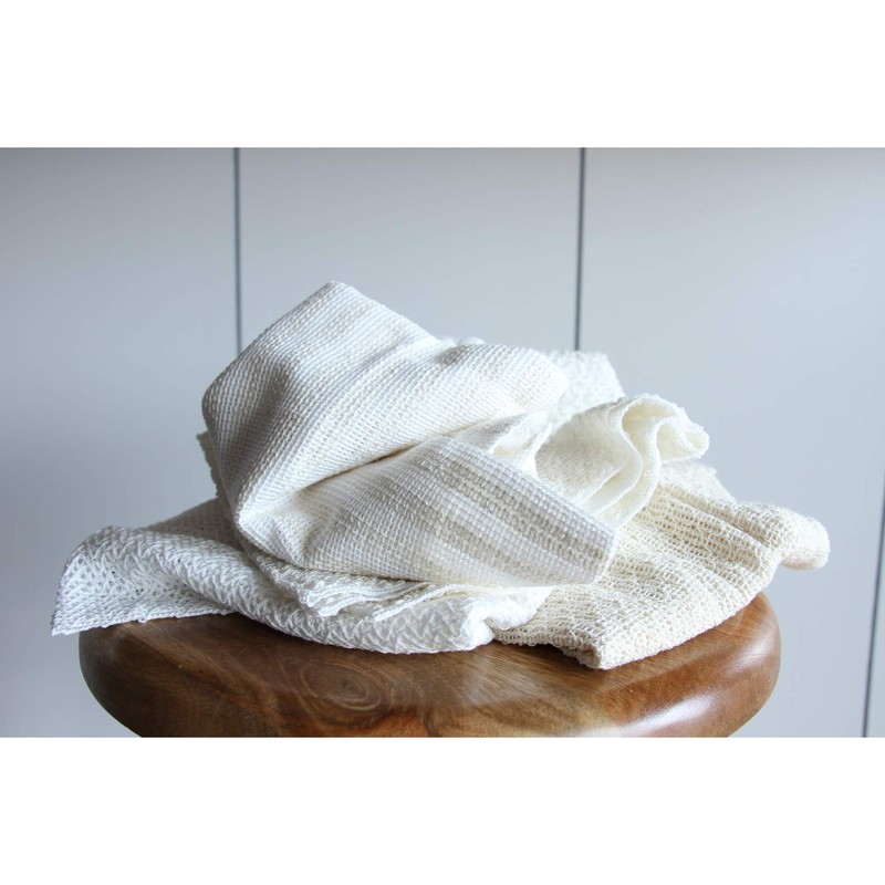 Aisen Natural Material Moist Soft 100% Silk Towel White 24