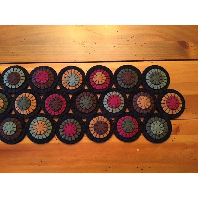 PRIMITIVE WOOL FELT PENNY RUG TABLE RUNNER CANDLE MAT IN