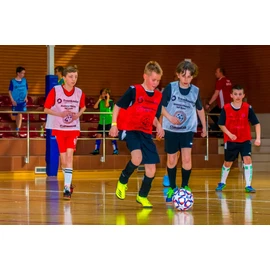 SPORTSBIBS Pinnies Sport Strong - Baberos deportivos para niños, jóvenes, adolescentes, adultos, fútbol, baloncesto, fútbol, correr, equipo de práctica, Rojo -, M - Youth/Teen (61"-66,8")