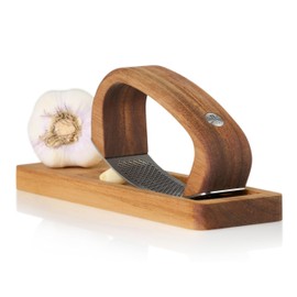 AdHoc RoccaAlio GC01 Innovative Garlic Press with Cutting Board | Elegant Acacia Wood and Laser-Cut Stainless Steel Blade | Garlic Cutter Modern and Ergonomic to Use