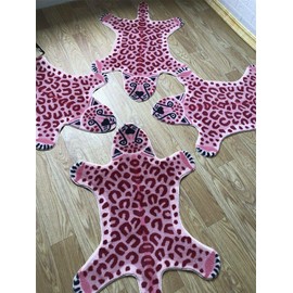 Pink Leopard Print Rug, 45.2” x29.5” Faux Fur Skin Mat Rug with Anti-Slip Suede Animal Printed Area Rug Carpet for Bedroom, Home Office