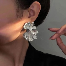 TseenYi Boho Ginkgo Leaf Earrings Vintage Ginkgo Flower Drop Earrings Gold Leaf Stud Earrings Metal Ginkgo Leaves Earrings Punk Exaggerated Earrings Jewellery for Women and Girls, Zinc