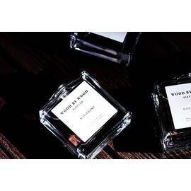 ‘Mahogany’ wood scent with a deep autumn feel / 가을의 정취가 그윽한 '마호가니' 나무향기