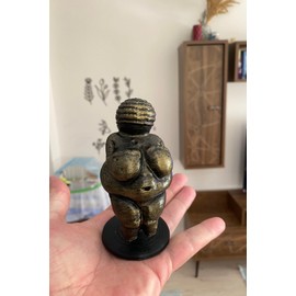 Venus of Willendorf 3D Printed Replica with Stand - Unique Archaeological Statue for Home Decor and Art Enthusiasts