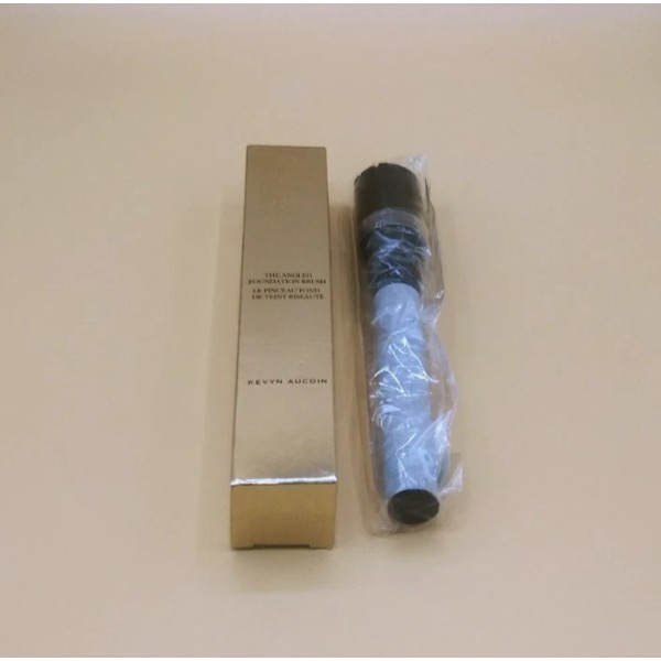 Kevyn Aucoin The Angled Foundation Brush