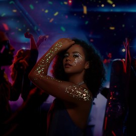 Dzyoleize Gel de Glitter de 12 Colores que Brilla en la Oscuridad: Glitter para Cara, Cuerpo y Cabello Ideal para Maquillaje con Luz Negra UV en Fiestas y Festivales (Multicolor)