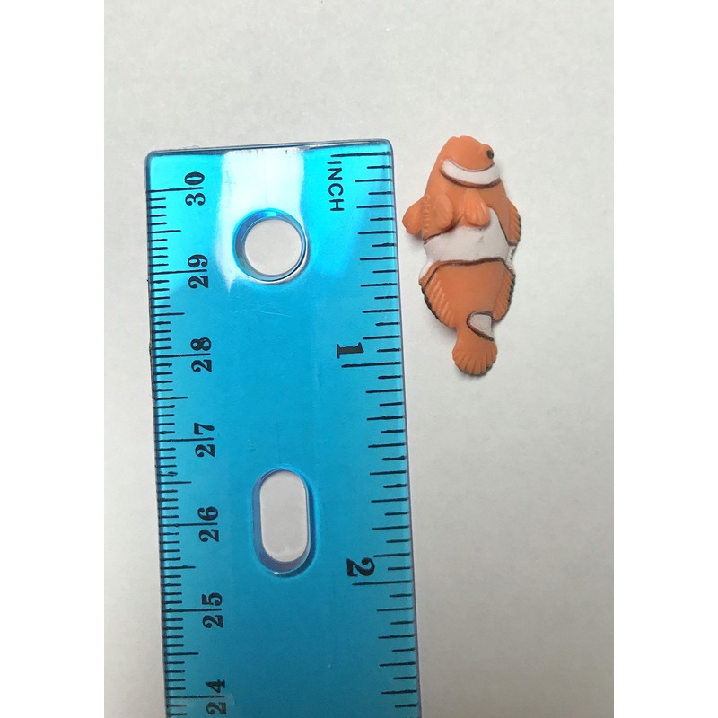 Set of 12 mini clownfish models