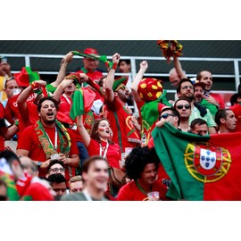 KliKIl Portugal Flag 90 x 150 cm - Portuguese Flag Fan Item Weatherproof Portuguese National Flag with Brass Eyelets Bright Colours and UV-Resistant for Outdoor Use Portugal