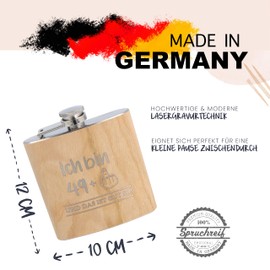 Spruchreif Hip Flask | Stainless Steel with Wood Look | Engraving 'Ich bin 49+1 und das ist gut so!' | Outdoor Gift | Funny for Men and Women | 50th Birthday