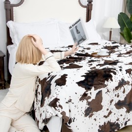 cow print Soft Black and White Cow Throw Blanket Cute Highland Cow Stuff Gifts Decor Lightweight Fuzzy Cozy Fleece Blanket for Bedroom Travel Camping