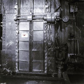 RMS TITANIC Watertight door and mechanism reprint photo View #2