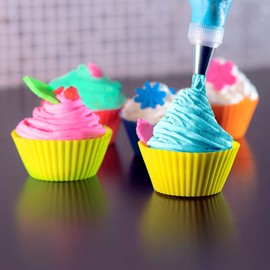 MoNiRo Spritztüllen Set aus Edelstahl - XXL Set mit Tüllen & Silikon Spritzbeutel mit Tüllen - Profi Backzubehör mit Cupcake Förmchen und viel Backzubehör - Backset - Tortenspritze – Spritzsack