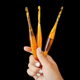 FURLS Streamline Zodiac Leo Crochet Hook 7" (Zodiac Leo - 10.00 mm (P))