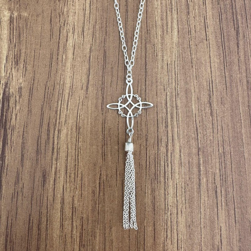 Agalea | Collar Corbatero con Dije de Nudo de Bruja
