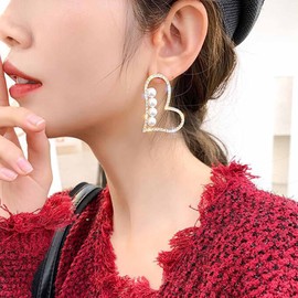 Yienate Heart Crystal Hoop Drop Earrings Bridal Pearl Heart Stud Rhinestones Cluster Hollow Love Heart Dangle Earrings Gold Sparkly Statement Prom Earrings Jewelry for Women and Girls