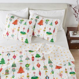 Great Bay Home Twin Size Christmas Quilt Set with Shams - Vibrant, Cheerful, Christmas Prints - Reversible Holiday Seasonal Bedspread with Matching Shams (Twin/Twin XL, Twinkling Ornaments)