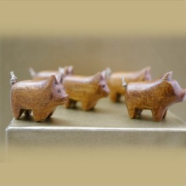 ART-CRAFT Hand-carved beautiful decorative wood 6 x miniature New Year's Eve lucky pig very small animal figure. Excellent as a gift. You will receive 6 pigs