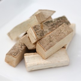 Hwangchil tree branch leaves 300g Domestic Hwangchil tree leaves 300g / 황칠 나무 가지 잎 300g 국산 황칠나무 잎 300g