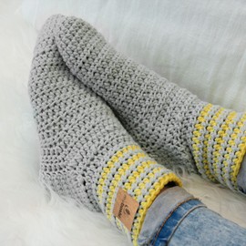 myboshi Shimanto Socks Crochet Set, Crochet Set for Beginners, Includes No.2 Wool, Crochet Hook and Instructions, Label, Crochet Pack, 85% Cotton, 15% Kapok Grey, Yellow with Crochet Hook