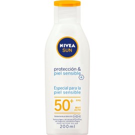 NIVEA SUN Protector Solar Corporal Protect & Sensitive para Piel Sensible (200 ml) – Bloqueador Solar Resistente al Agua con FPS 50+, Loción No Grasosa ni Pegajosa.