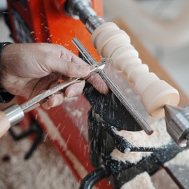 Overall length:18 3/4". Carbide Tipped Detailer Chisel For Woodturning, Beech handle length: 12 1/2", Tool bar length: 6 1/4", with 28 * 10 * 2.5mm-35°TCT DIAMOND BLADE.