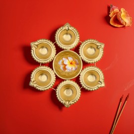 DIGGY ARTS Diya Shape Decorative Urli Bowl for Home Metal Handcrafted for Floating Flowers and Tea Light Candles Home,Office and Table Decor| Diwali Decoration Items (7 Inches), Gold