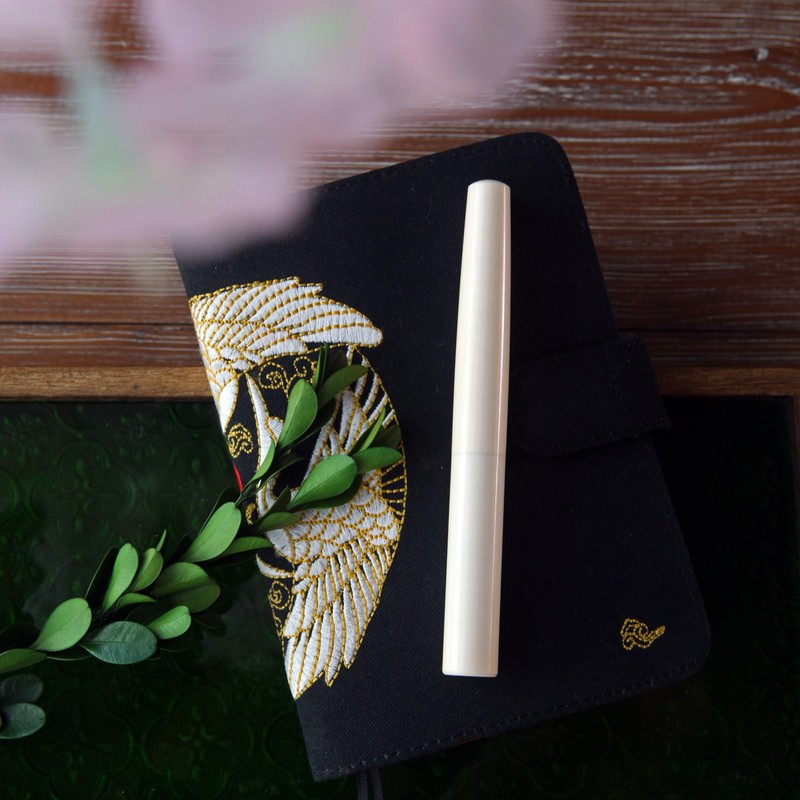 SeventyTwo Handmade Glass Dip Pen, Ivory White, Fine Point, Classic