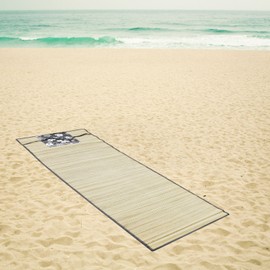 MantraRaj Straw Beach Mat Roll Up Mat Lightweight Travel Picnic Holiday Camping Festival Park Shoulder Carry Strap 1.8m x 0.6m Random Color will Sent
