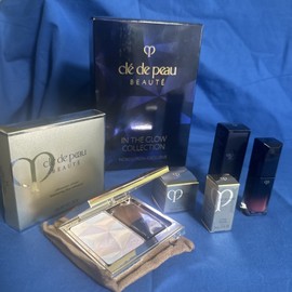 Clé de Peau Beauté Cle de Peau Beaute in The Glow Collection Gift Set Luminizing Face Enchancer  11