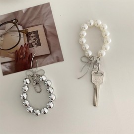 [ハピデジ -happy days joint-] キーホルダー キーリング 可愛い 鍵 車 おしゃれ チャーム バッグチャーム アクセサリー レディース 韓国雑貨 小物 パール リボン スマホアクセ（c-za0595） (ホワイト)