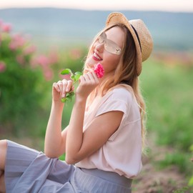 Taekooki Pack of 2 Y2K Wraparound Sunglasses, Punk Rimless Glasses for Men and Women, with Star Shape Tag, Outdoor Sun Protection in Summer, Daily Wear (Black + Grey), black, white