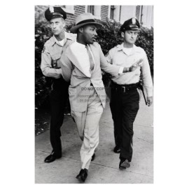 MARTIN LUTHER KING JR. BEING ARRESTED IN PUBLIC 4X6 PHOTOGRAPH REPRINT