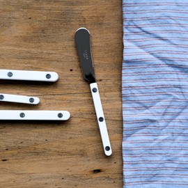 Sabre Paris - Set of 2 Spreader Knives 5.5 inches - Bistrot Collection - Perfect for Butter, Tapenades, Spreads - Stainless Steel & Nylon - Dishwasher Safe - White - Brilliant Finish