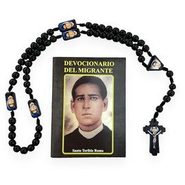 GCK Devocionario del Migrante Santo Toribio Romo con Rosario Negro de Madera 2 Pc Set