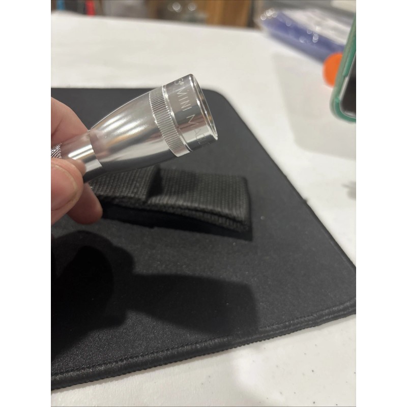 Mag-Lite Mini Bulb Silver Flashlight AA Battery (Open Box) +