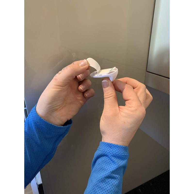 Takker - 3 x Small Hooks with 6 x Sticky