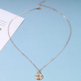 Inilbran Boho Textured Shell Necklace Shell Chain Retro Beach Shell Pendant Chain Necklace Gold Shell Necklace Choker Jewellery for Women and Girls