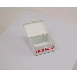 Townsquare Miniature FIRST AID KIT - metal dollhouse miniatures 1/12 scale g1399