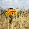 Pasture fence sign, warning sign, electric fence, feeding prohibited and