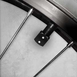 kwmobile 5X Auto Ventilkappen Abdeckung - Autoventil Schraderventil Metall Kappen - PKW Fahrrad Motorrad Ventildeckel Würfel Silber Schwarz