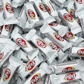 KitKat KIT KAT White Chocolate Crisp Wafers 'n' Crème, Bulk Miniatures Candy (2 Pounds)