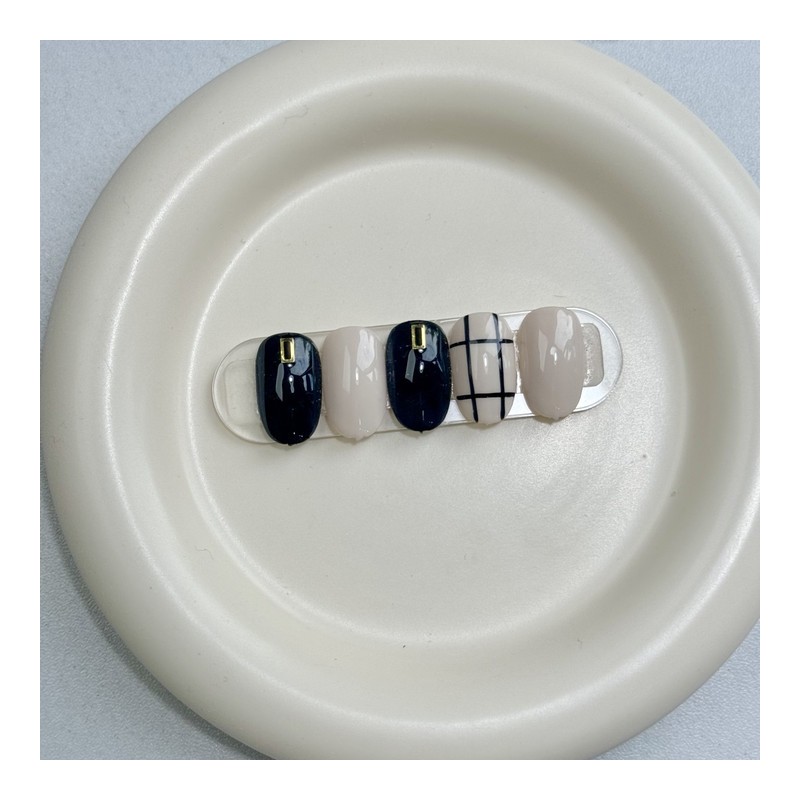 Dara Beauty 2024 September Art of the MonthBlack Check Nail❣