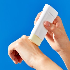 Witch Factory Manyo Factory Hyaluronic Hydrating Sun Stick 18g, 1 piece SPF50+ PA++++ / 마녀공장 히알루론 하이드레이팅 선스틱 18g, 1개 SPF50+ PA++++