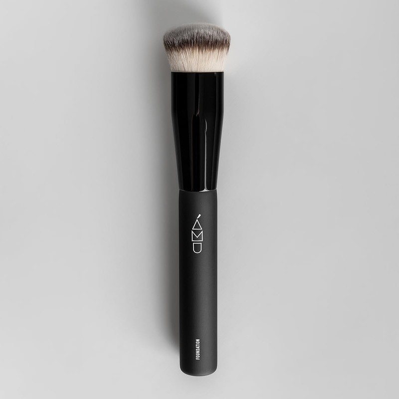 Foundation Brush – Brocha grande y redondeada para base líquida
