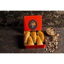 Hafiz Mustafa 1864 Istanbul Baklava Pastry Box - Baked Baklava Dessert Snacks Made from Fresh Phyllo Dough Sheets, Pistachio, Hazelnut, Walnut - Turkish Sweets Tray Gift Ideas for Birthday, Christmas
